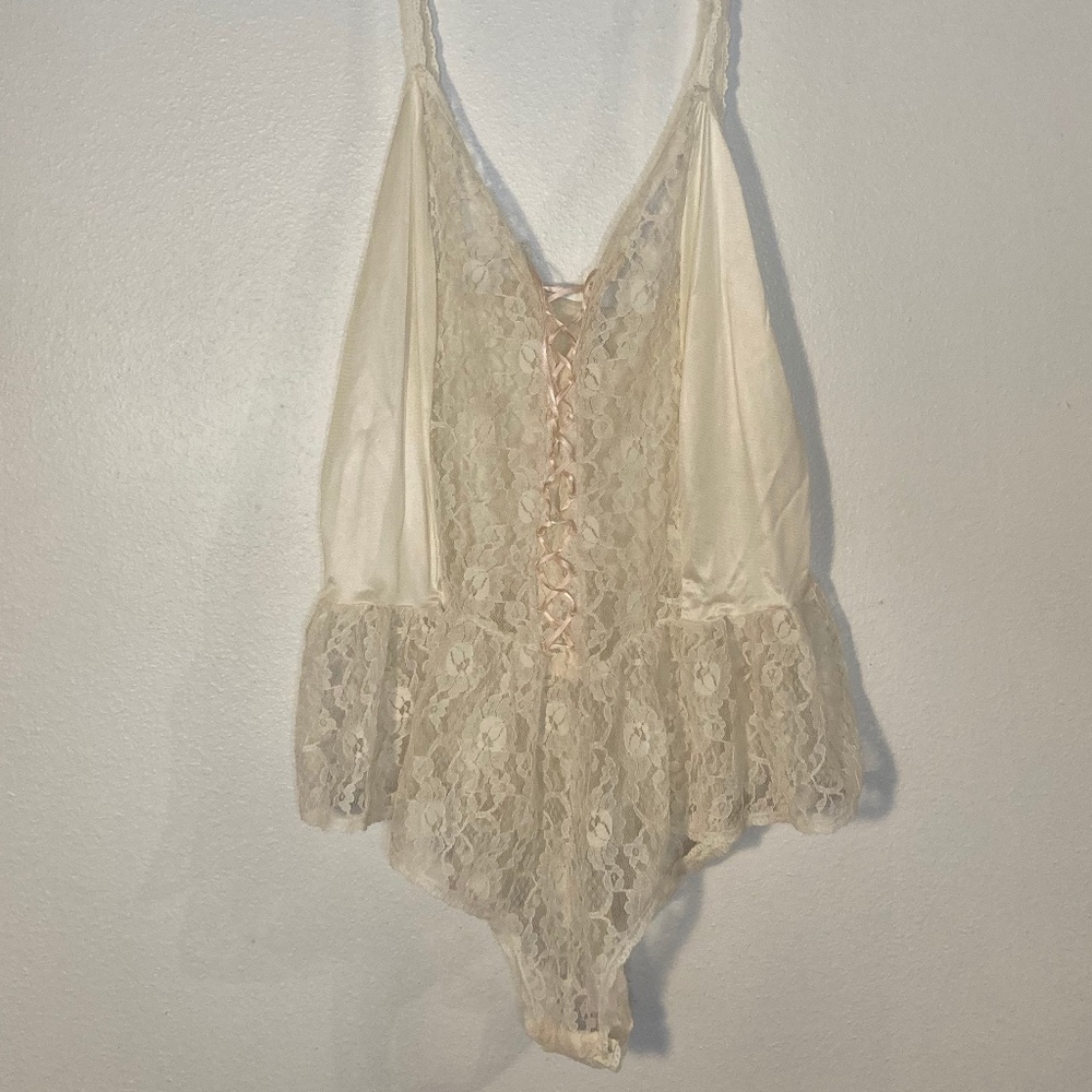 80s vintage lace ruffle trip ribbon lace up front bodysuit